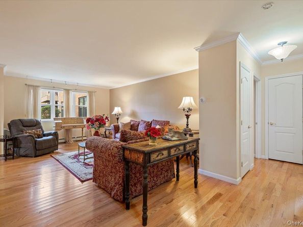 210 Westend Avenue 8B, Freeport NY 11520