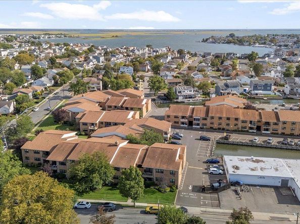 210 Westend Avenue 8B, Freeport NY 11520