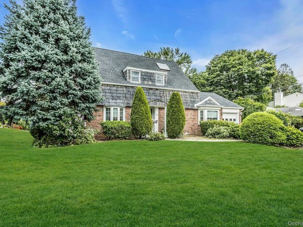 238 Parkside Drive, Roslyn Heights NY 11577