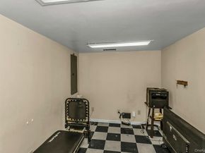 238 Parkside Drive, Roslyn Heights NY 11577