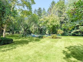 34 Cherry Lane E, Syosset NY 11791