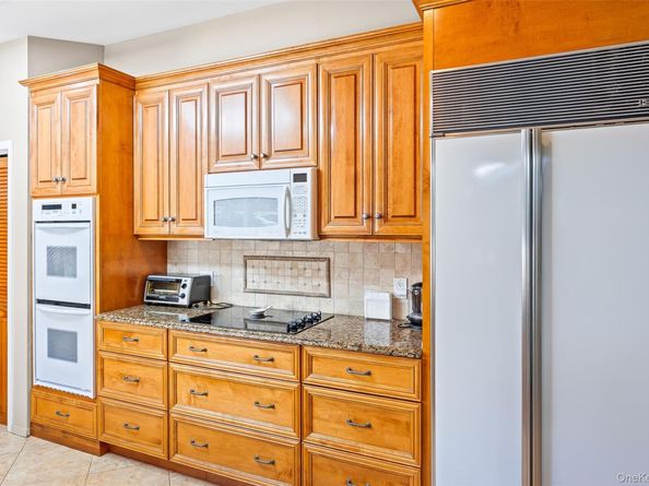 34 Cherry Lane E, Syosset NY 11791
