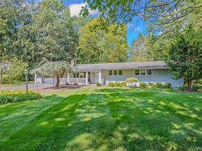 34 Cherry Lane E, Syosset NY 11791