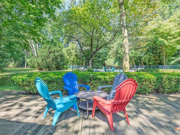 34 Cherry Lane E, Syosset NY 11791