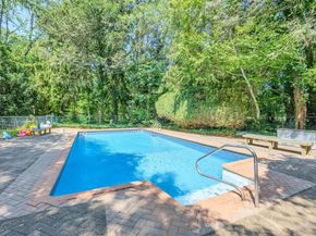 34 Cherry Lane E, Syosset NY 11791