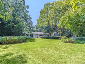 34 Cherry Lane E, Syosset NY 11791