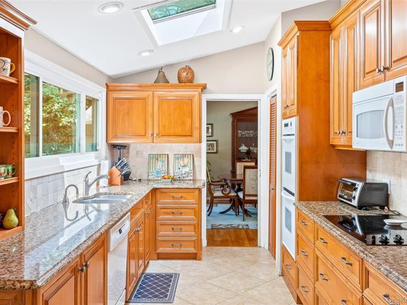 34 Cherry Lane E, Syosset NY 11791