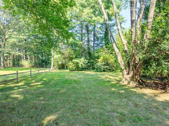 34 Cherry Lane E, Syosset NY 11791