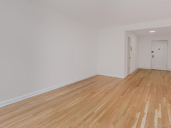 2104 Holland Avenue 4H, Bronx NY 10462