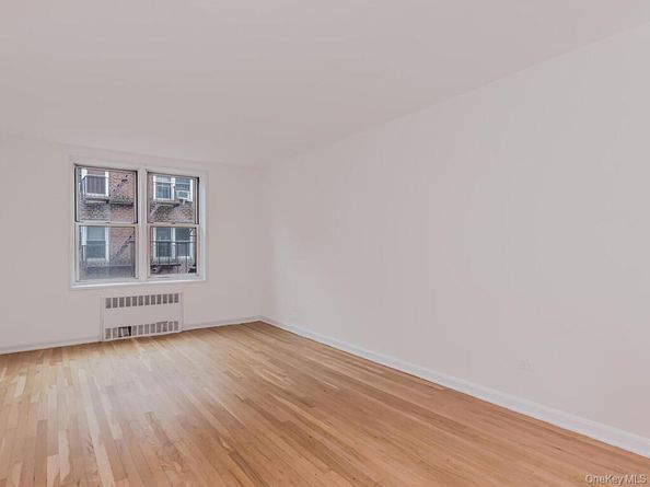 2104 Holland Avenue 4H, Bronx NY 10462