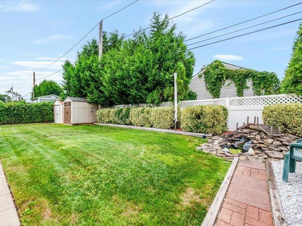 225 Granada Parkway, Lindenhurst NY 11757