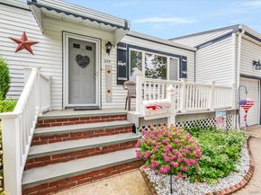 225 Granada Parkway, Lindenhurst NY 11757