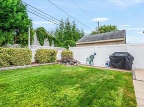 225 Granada Parkway, Lindenhurst NY 11757