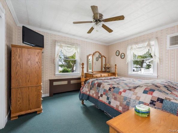 225 Granada Parkway, Lindenhurst NY 11757