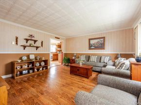 225 Granada Parkway, Lindenhurst NY 11757