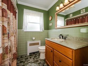 225 Granada Parkway, Lindenhurst NY 11757