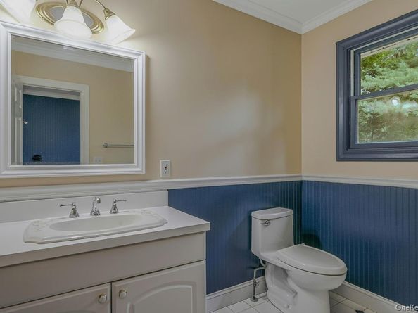 4 Skunk Hollow Road, Huntington NY 11743