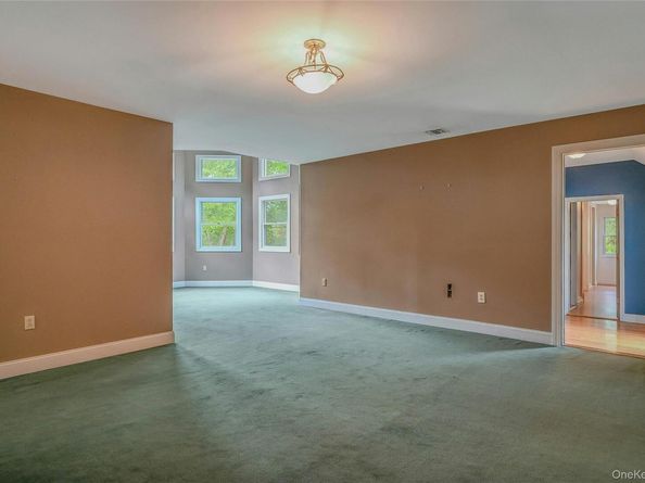 4 Skunk Hollow Road, Huntington NY 11743