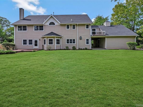 4 Skunk Hollow Road, Huntington NY 11743