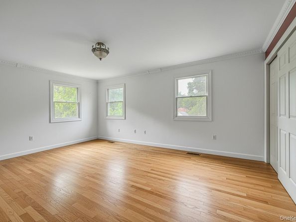 4 Skunk Hollow Road, Huntington NY 11743