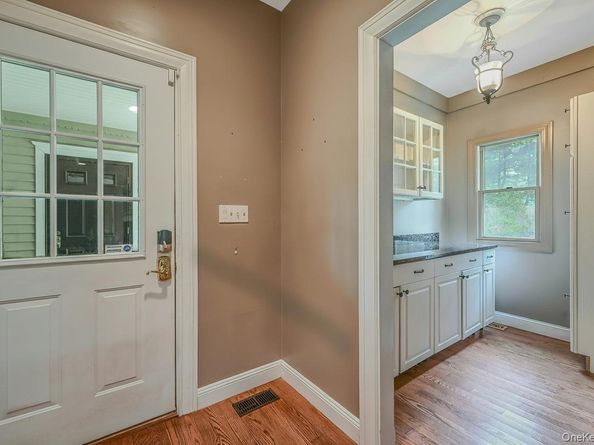 4 Skunk Hollow Road, Huntington NY 11743