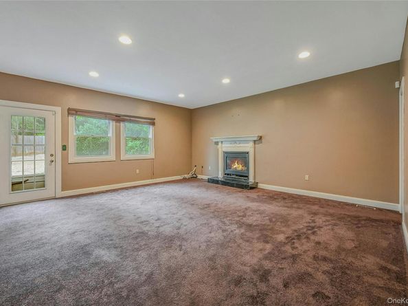 4 Skunk Hollow Road, Huntington NY 11743
