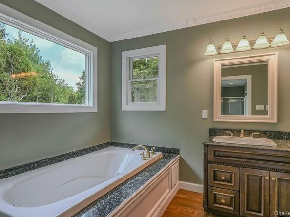 4 Skunk Hollow Road, Huntington NY 11743