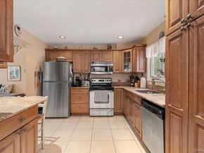 10 Sandalwood Court, Hampton Bays NY 11946