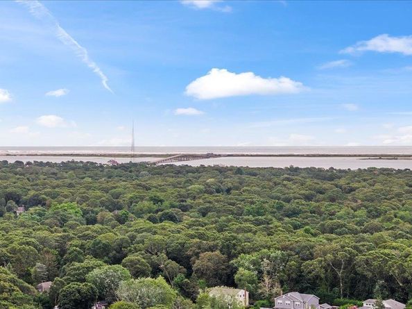 10 Sandalwood Court, Hampton Bays NY 11946