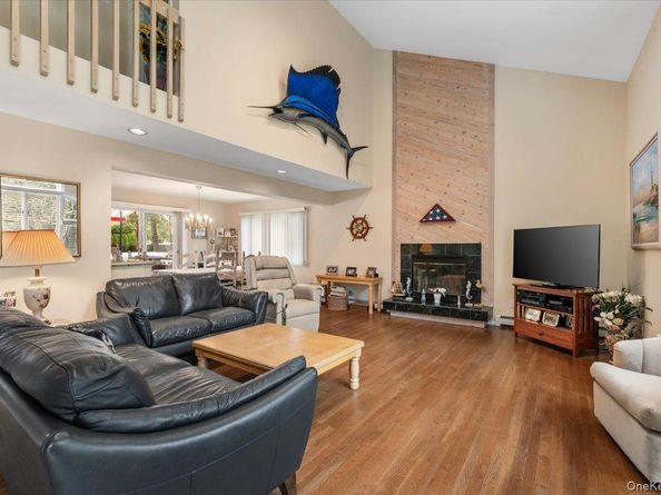 10 Sandalwood Court, Hampton Bays NY 11946