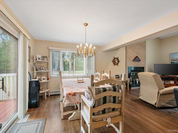 10 Sandalwood Court, Hampton Bays NY 11946
