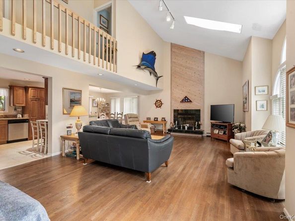 10 Sandalwood Court, Hampton Bays NY 11946