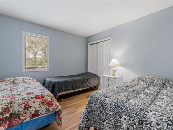 10 Sandalwood Court, Hampton Bays NY 11946
