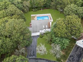 10 Sandalwood Court, Hampton Bays NY 11946