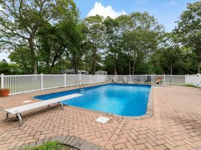 10 Sandalwood Court, Hampton Bays NY 11946