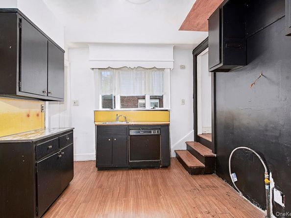 232 Chatterton Parkway, White Plains NY 10606