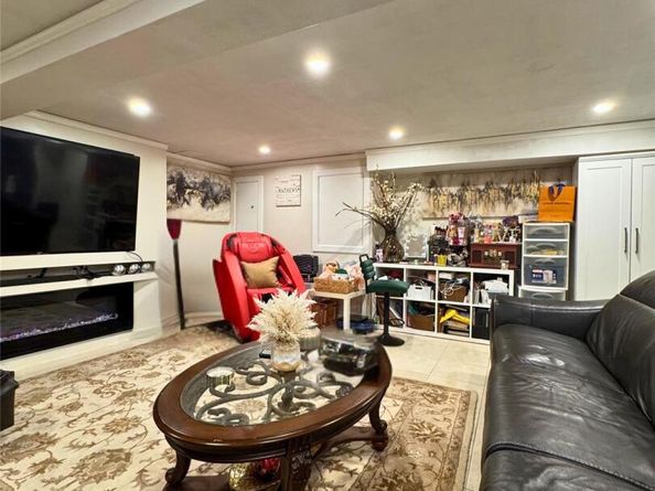 14 Plymouth Street, New Hyde Park NY 11040