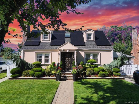 14 Plymouth Street, New Hyde Park NY 11040