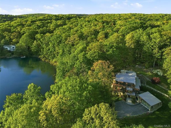 2 Lakeridge Drive, Armonk NY 10504