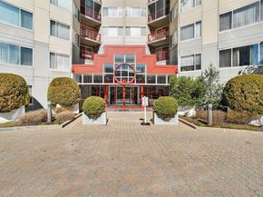 10 Stewart Place 3FE, White Plains NY 10603