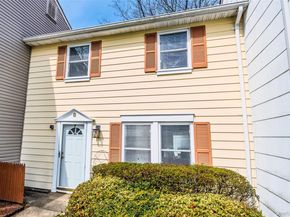 8 Sharpsburg Court, Coram NY 11727