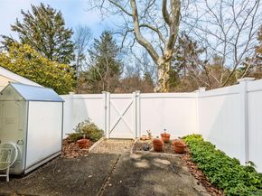 8 Sharpsburg Court, Coram NY 11727