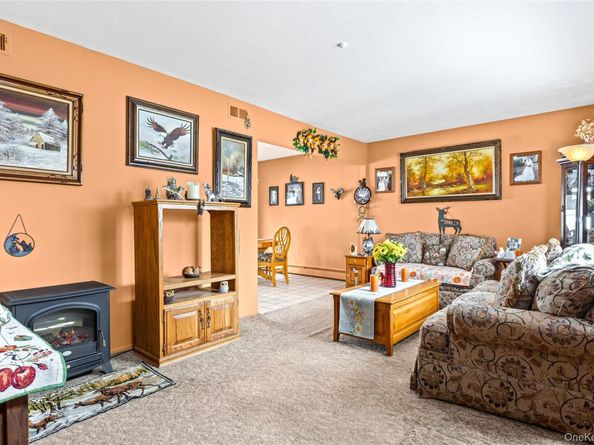 8 Sharpsburg Court, Coram NY 11727