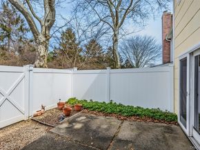 8 Sharpsburg Court, Coram NY 11727