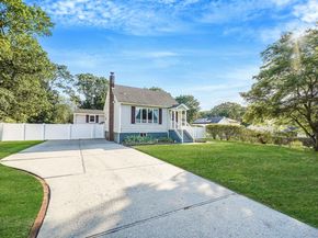 6 Cedar Oaks Avenue, Farmingville NY 11738