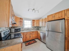 6 Cedar Oaks Avenue, Farmingville NY 11738