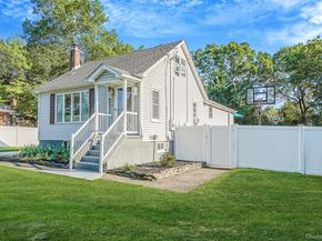 6 Cedar Oaks Avenue, Farmingville NY 11738