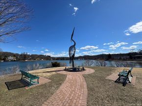 41 Lakeside Drive, Centerport NY 11721