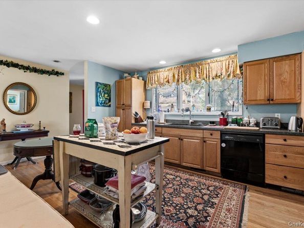 41 Lakeside Drive, Centerport NY 11721