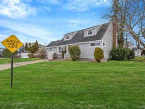 18 Oakdale Place, Massapequa Park NY 11762